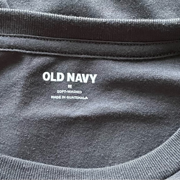 Old Navy Graphic T shirt Men’s size Medium - Picture 3 of 3